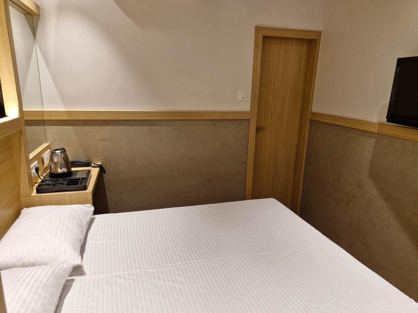 Avenue 10 Boutique Hotel Пуне Екстер'єр фото